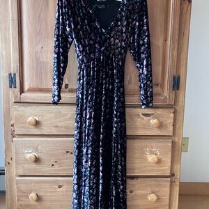 Nostalgia Velvet Dress with Floral Design